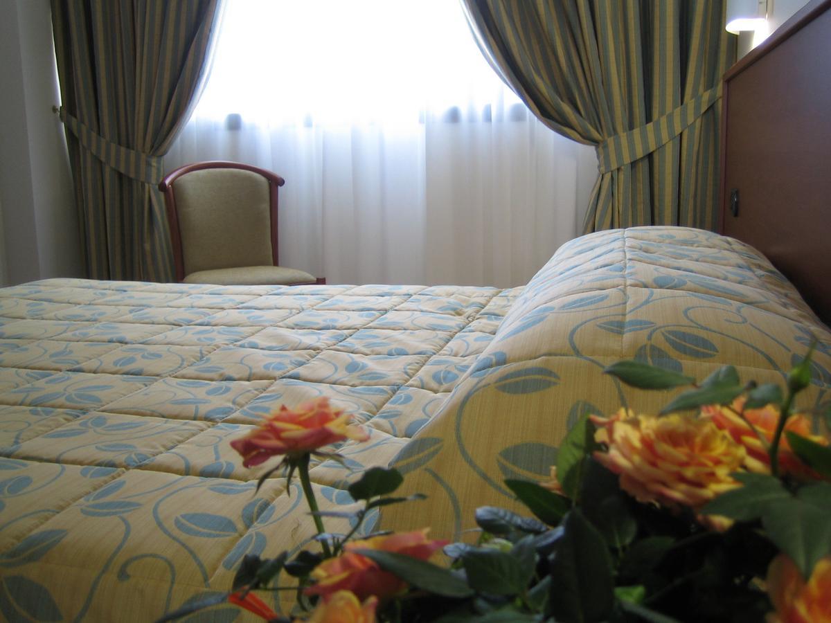 Hotel Sanremo Ceva Habitación foto